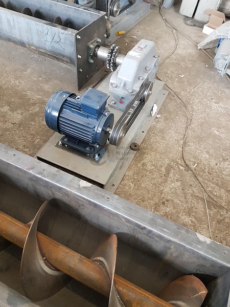 Производство Конвейер винтовой в желобе УВТ-300 с цилиндрическим редуктором